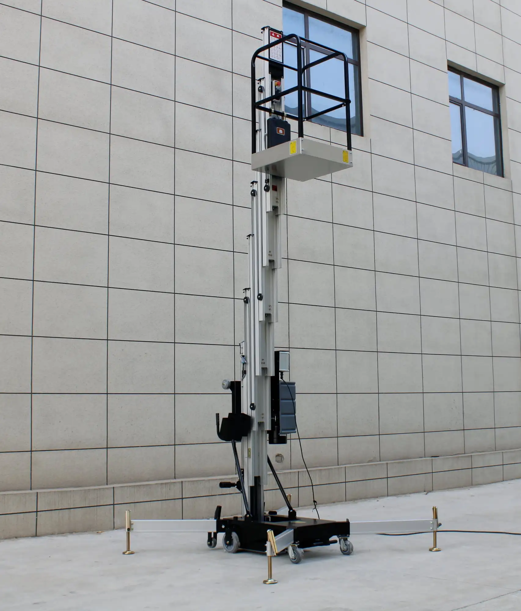 High-Altitude Mobile Work Platform With Aluminum Alloy Hydraulic Lift For Cleaning Installation Maintenance