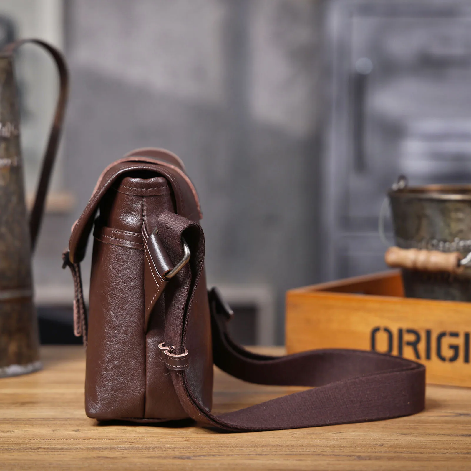 S.WORKER Modische Echtleder-Umhängetasche für Herren, Vollnarbig, Trendige Casual-Crossbody-Tasche, Mini-Umhängetasche für Handy und Schlüssel – Detail 25