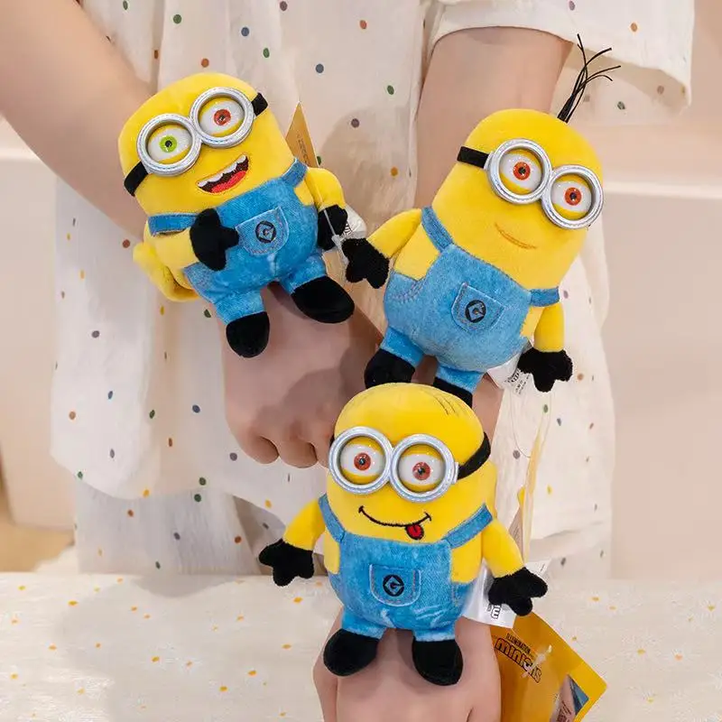 Ultimo braccialetto da polso con anello Minion Papa, bambola di peluche Kawaii, cartone animato, anime, cuscino carino, regalo di compleanno per bambini, bambola divertente
