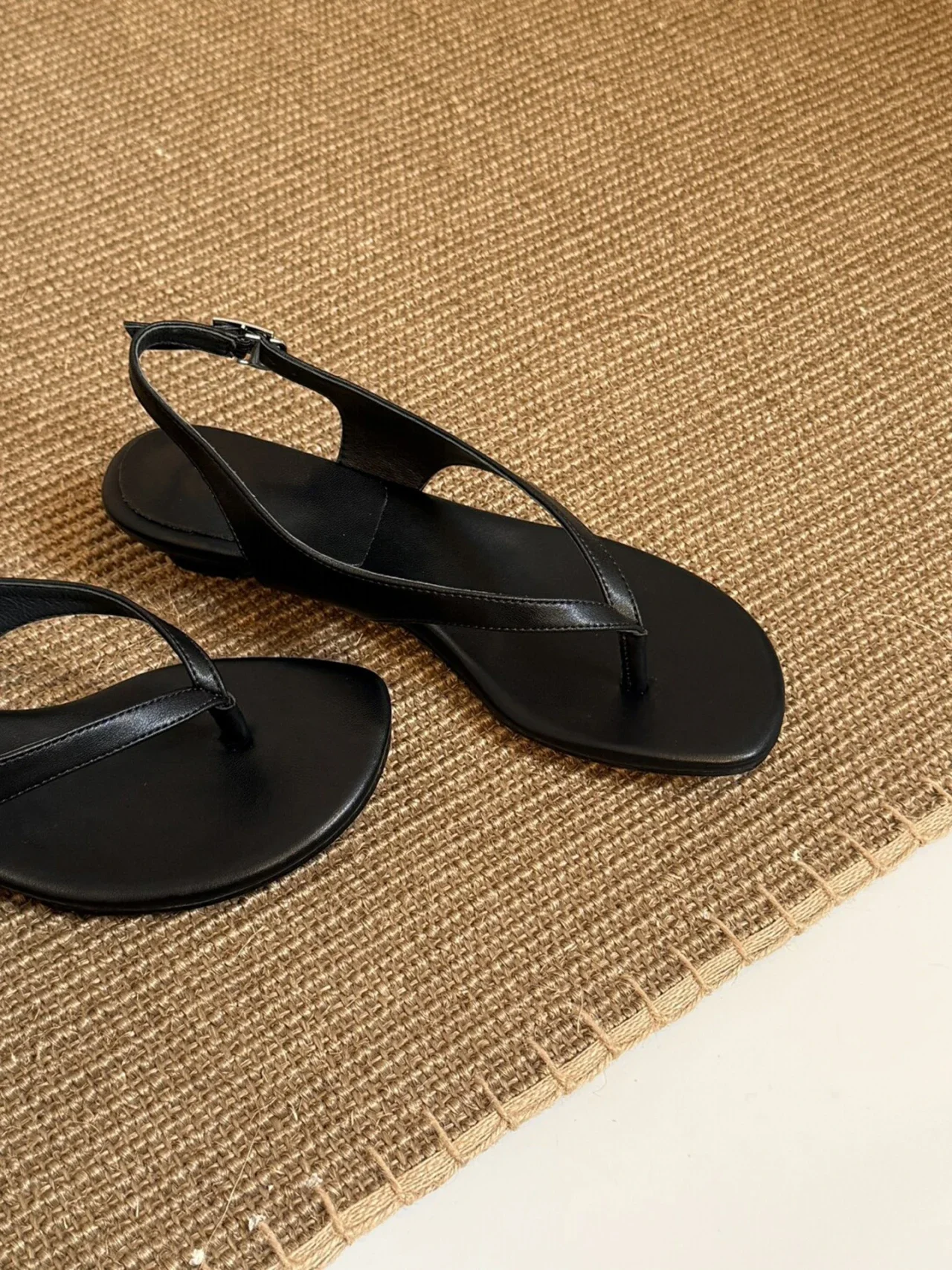 Zehensteg-Sandalen für Damen, Absatzschuhe, modische Freizeitpantoletten, Strand-Flip-Flops, elegante Designer-Slides für Frauen – Detail 9