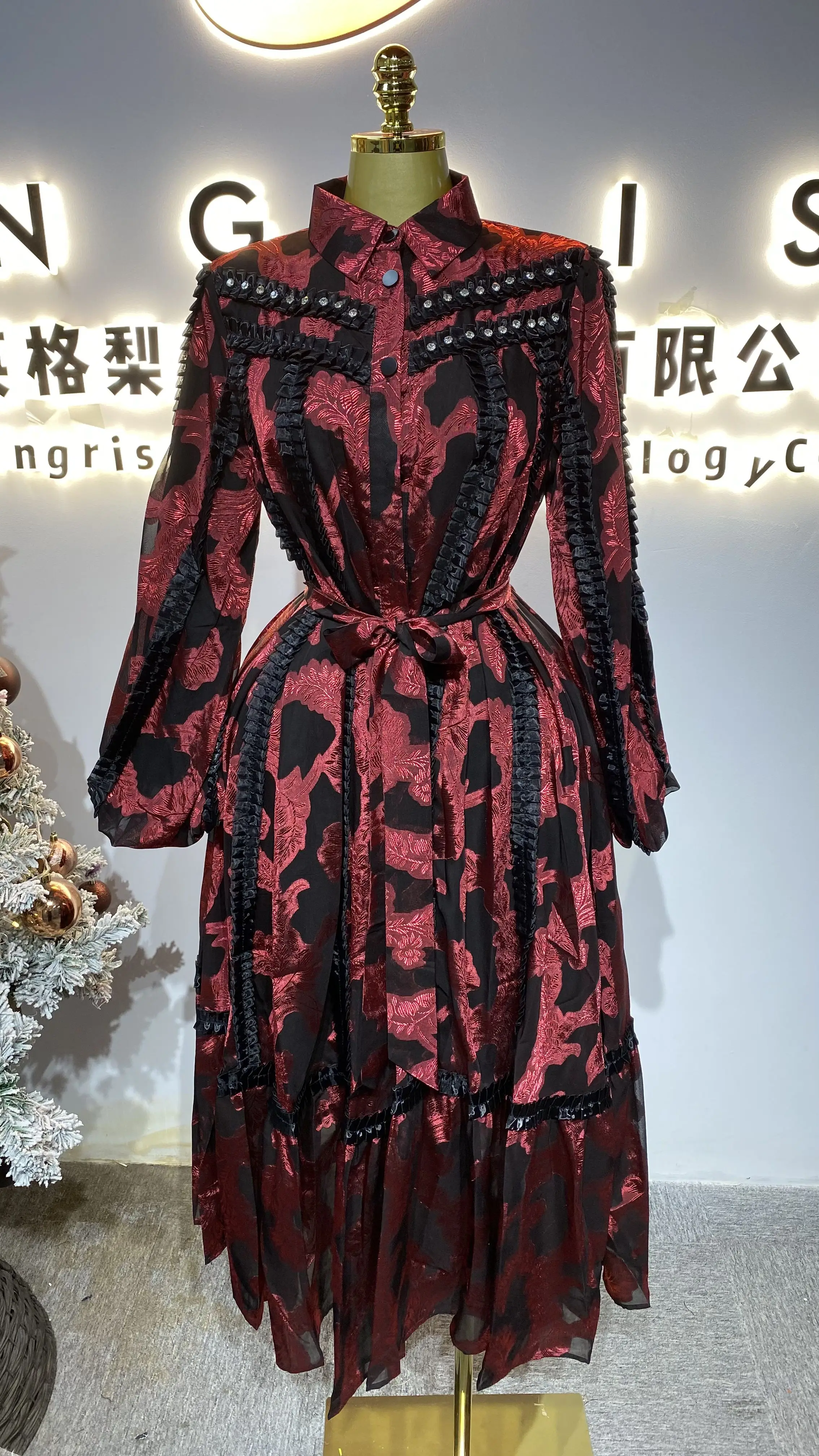 

Retro elegant long dress with lace, vintage oil painting print, slim waist, floor-length long sleeves, Muslim style.-GZXX400