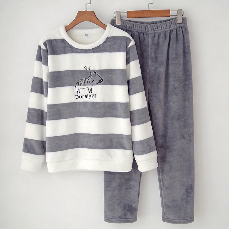 Pyjama en flanelle épaisse et chaude pour l'automne et l'hiver, vêtements de détente pour femmes, pyjama mignon à motifs de dessins animés, vêtements de nuit en velours corail pour femmes