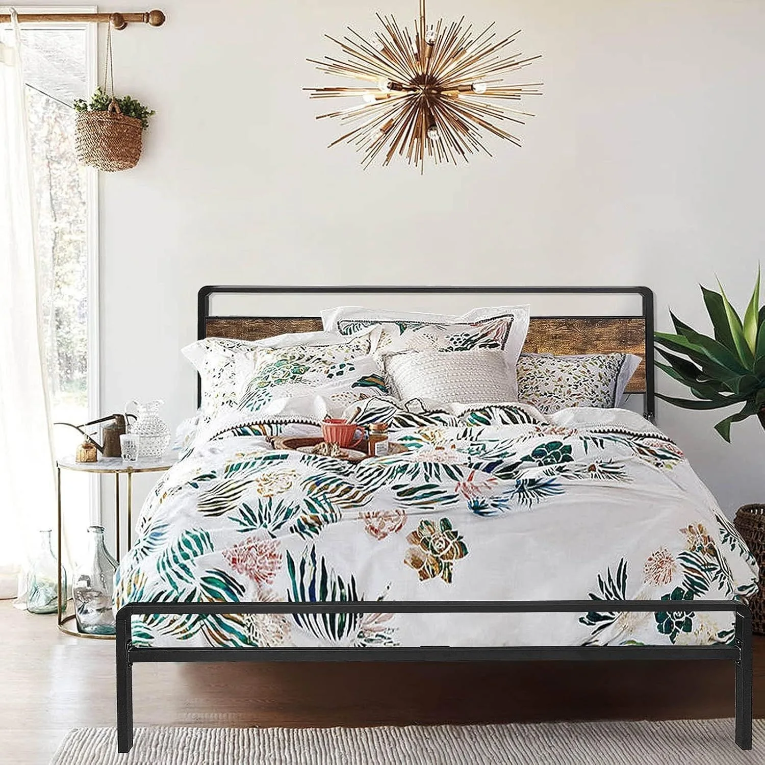 Exported to the United States, simple modern wrought iron bed, widened headboard with railing, stable and durable double bed