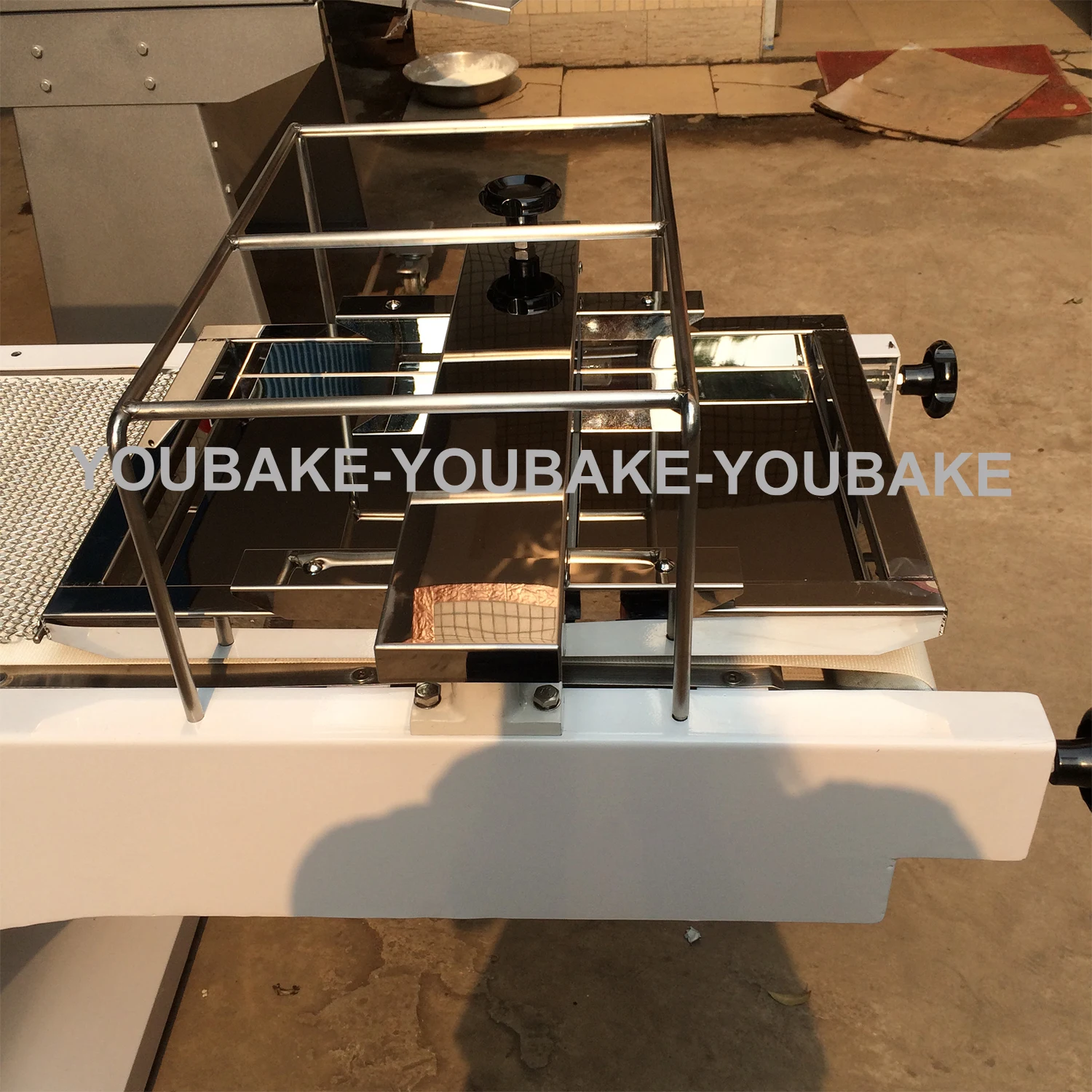 Automatic Stainless Steel Short Bread Making Machine Bakery Dough Roll Toast Moulder Shaping Tool