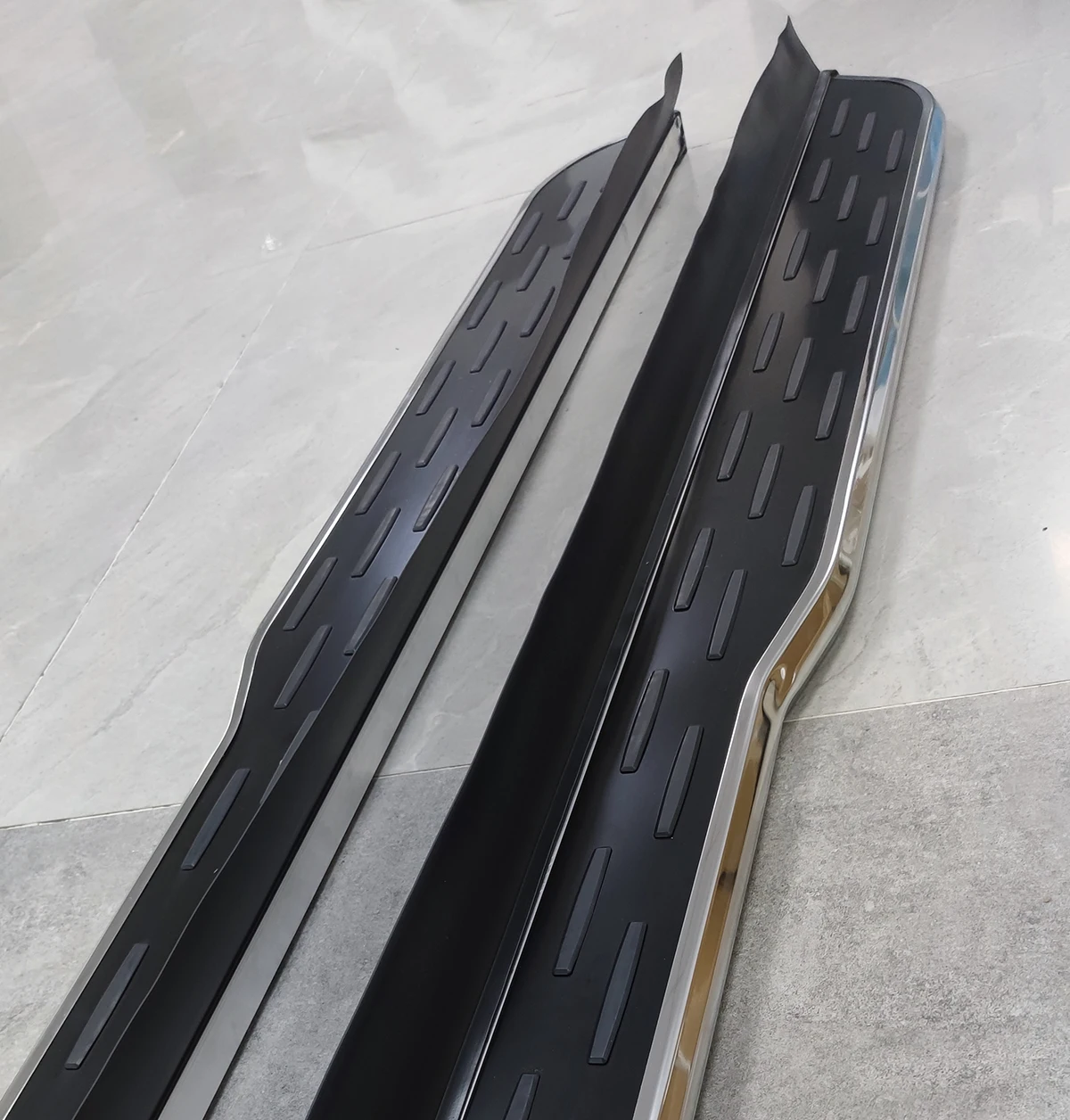 2 قطعة مناسبة لتويوتا 4 رانر 2025 لوحات الجري خطوات جانبية Nerf Bar أسود LZ ألومنيوم مضاد للانزلاق (مع أقواس)