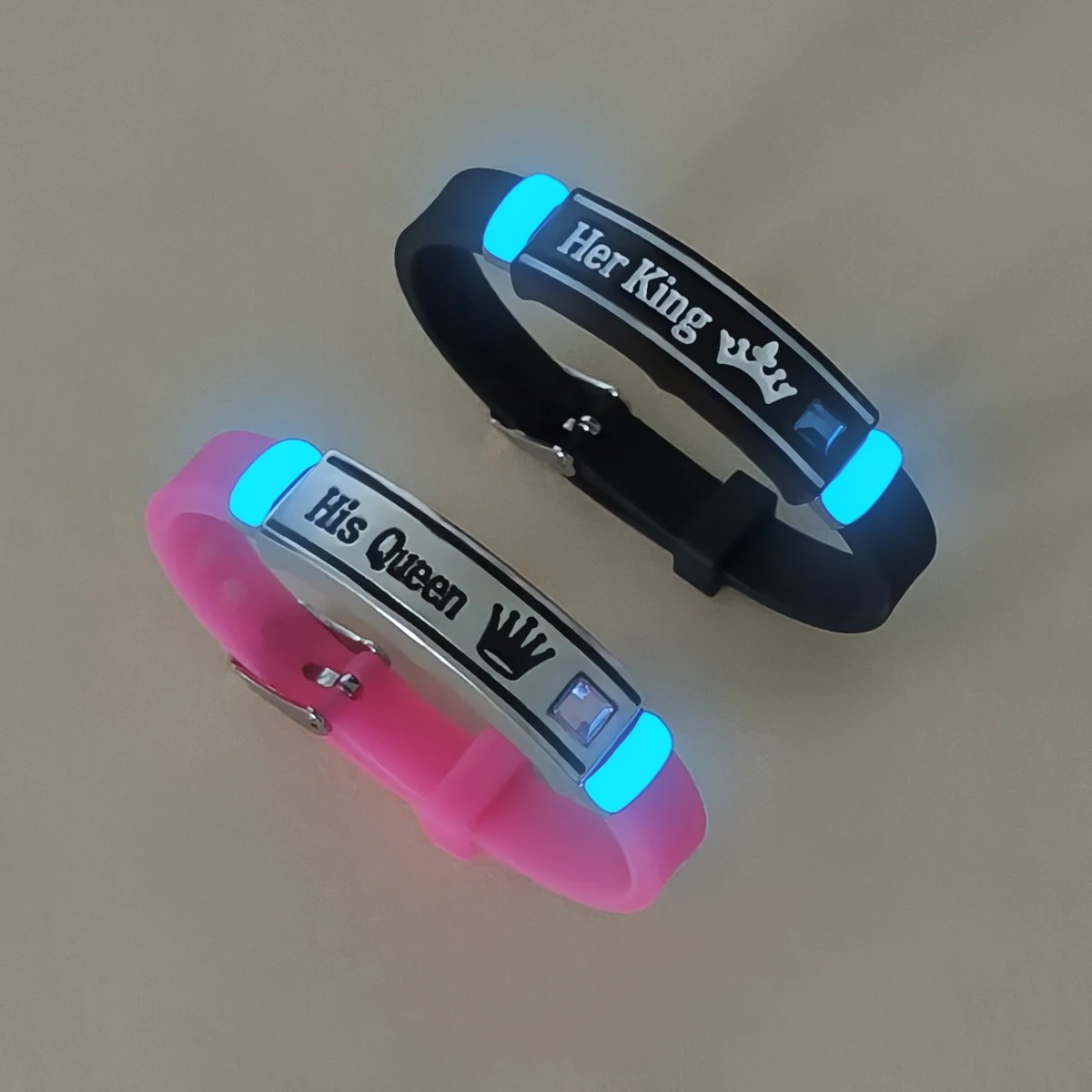 2-Piece Glow-in-the-Dark Couple Bracelets Set 'Her King His Queen' Crown Pattern Fashionable Ladies' Accessory Ideal Couple Gift