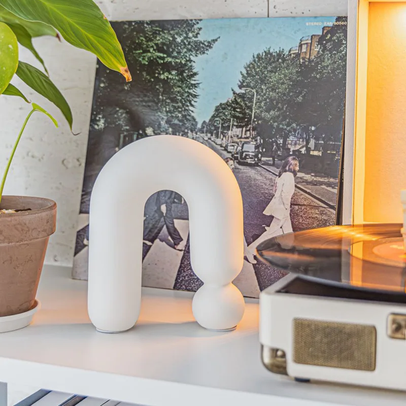 

Nordic White Ceramic Figurine, Model Room, Wine Cabinet Art, Home Decoration, Crafts Gift, Designer