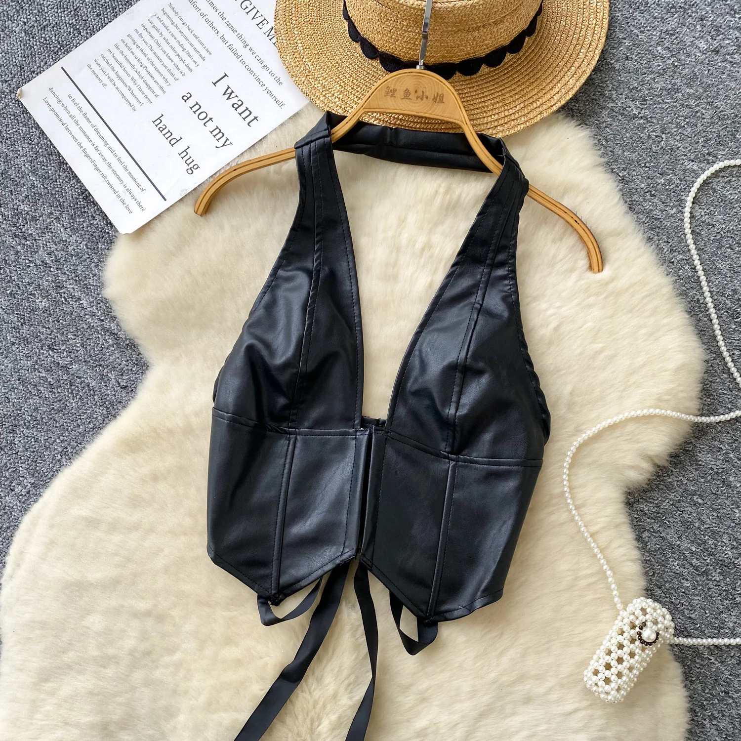 

Сексуальный тонкий топ без рукавов из искусственной кожи с лямкой на шее, винтажный корсет, бюстье, корейский летний женский вечерний топ на бретельках Y2k