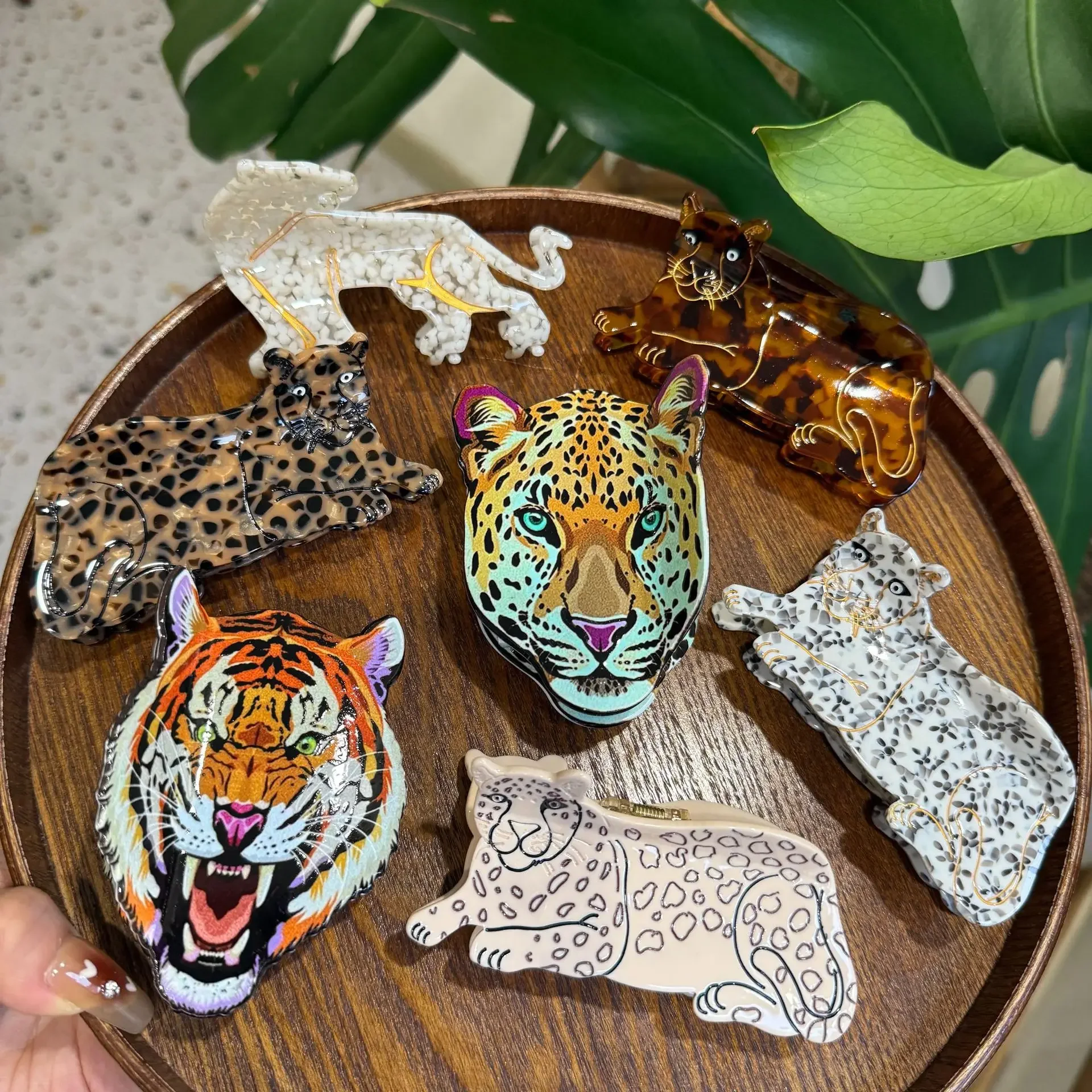 

Muweordy New Forest Animal Collection Hair Claw Tiger Lion Cheetah Leopard Head Crab Hair Clips Hair Accessories for Woman Girls