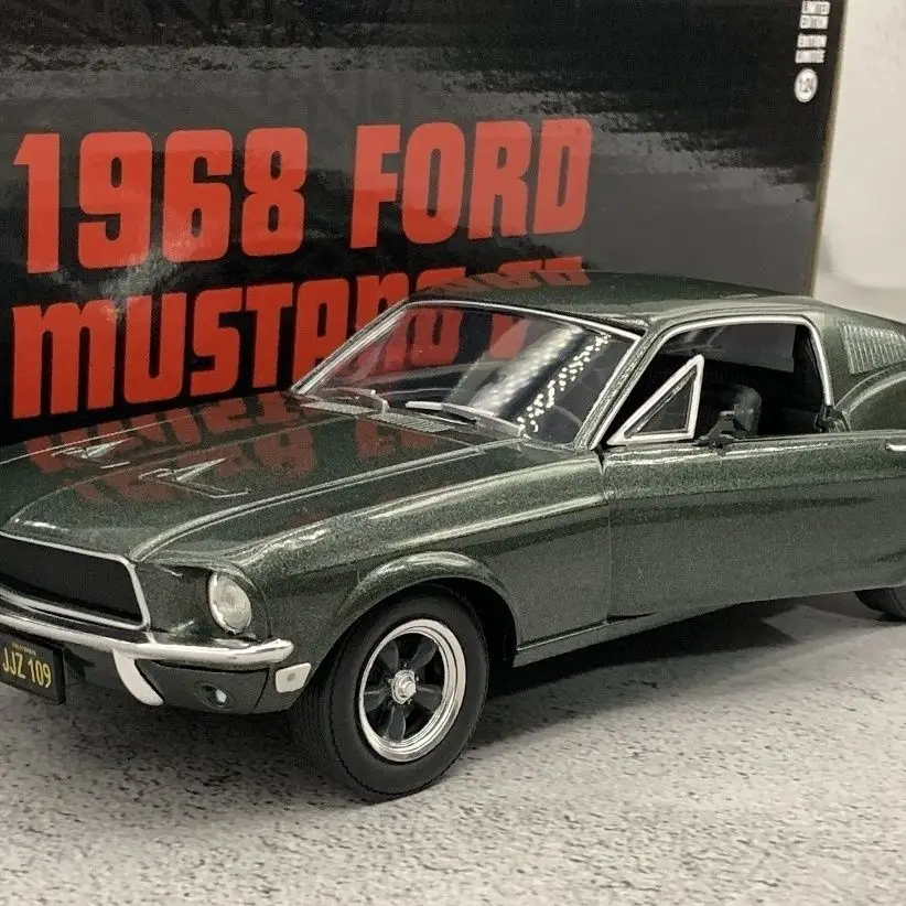 Green Light 1/24 1968 Ford Mustang GT Alloy Car Model with Two Doors