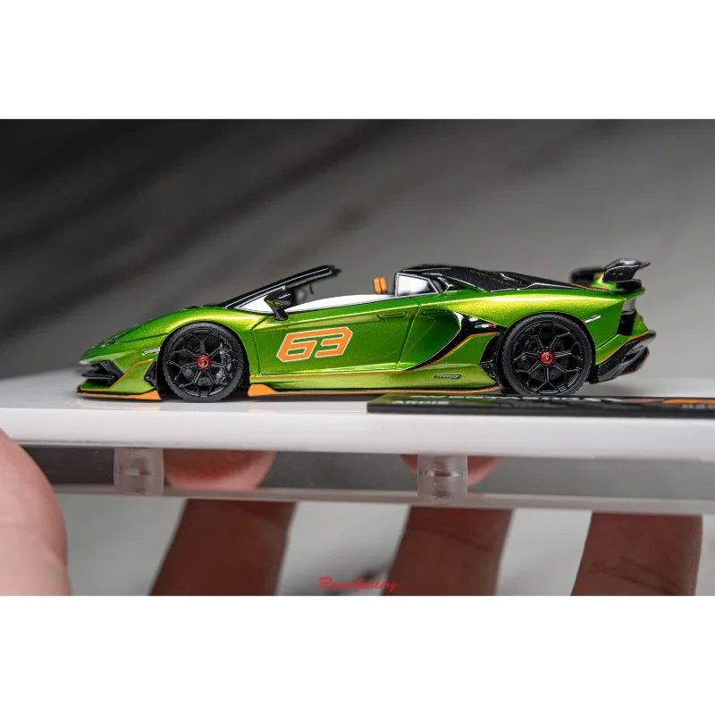 骨董　超希少 カナリアイエロー　ブルドッグ　フィギュリン　ウラン TARDIS 1/64 scale Lamborghini Aventador 750SV SVJ 63 Huracan