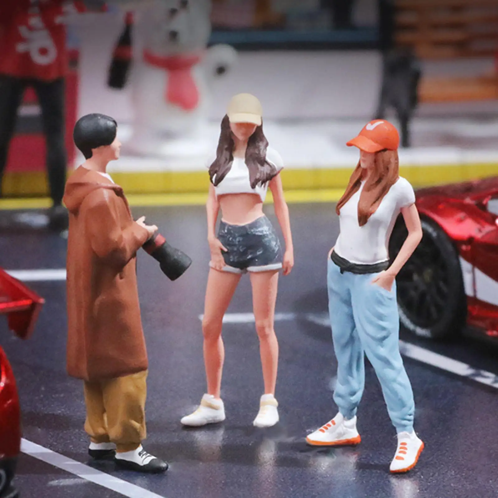 

2Pcs 1/64 Scale Mini People Models Realistic Collections Crafts Photo Props Female and Male Figures Model for DIY Scene Decor