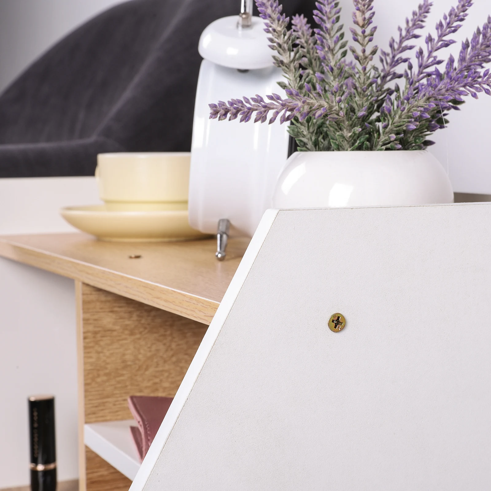 طاولة خشبية حديثة بجانب السرير مع درجين منضدة جانبية وخزانة تخزين بجانب السرير الشمالي لمكتب غرفة المعيشة