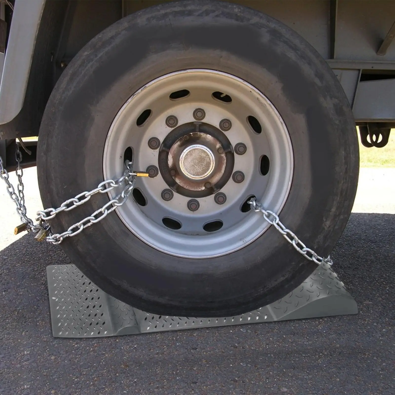 Non-Slip Garage Car Parking Mat Auto Wheel Chock Positioning Stopper Pads For Truck Trailer Shed Driveway Auto Golf Cart