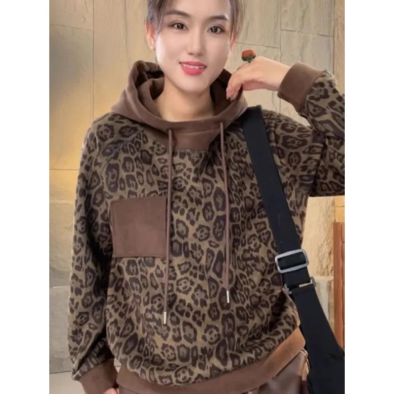 

Осень-зима 2025: двусторонний немецкий бархатный свитер с леопардовым принтом, женский универсальный топ с капюшоном и карманами