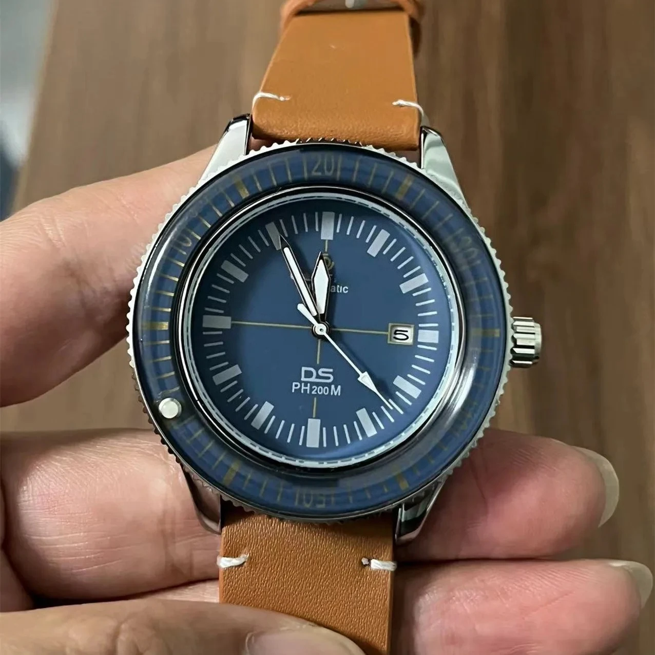 Nowe modne luksusowe zegarki markowe Wysokiej jakości skórzane paski Zegarki kwarcowe bez mechanizmu Zegarki biznesowe casual dla mężczyzn