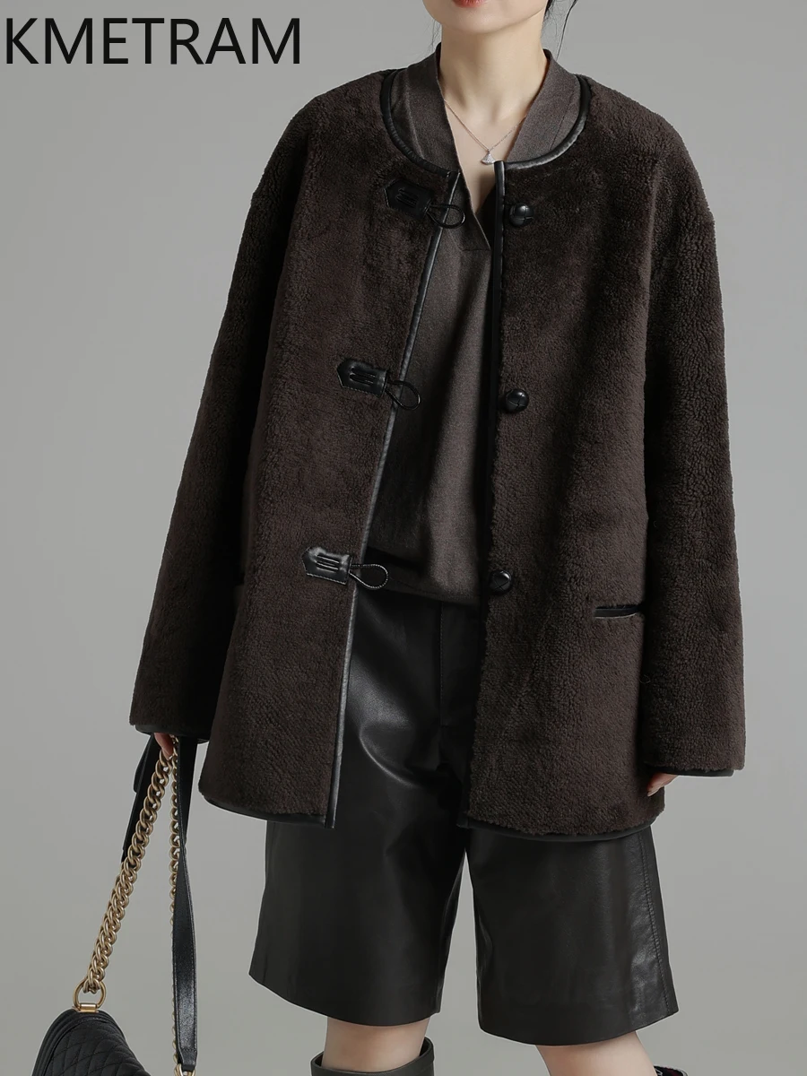 معطف فرو صوف ميرينو طبيعي 100% من KMETRAM سترة نسائية متوسطة الطول من الفرو الحقيقي للخريف والشتاء ملابس كبيرة الحجم 2025 أربعة نسائية