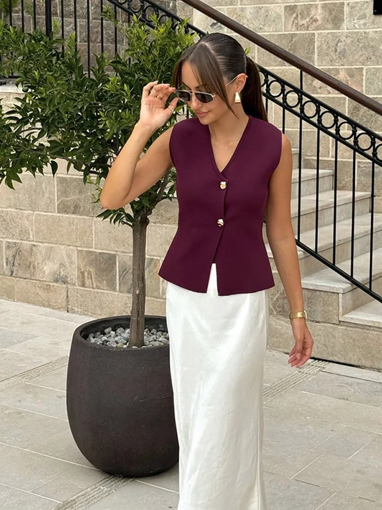 Woman Vintage Solid Color Single Breasted Sleeveless Waistcoat Elegant V Neck Slim Vest 2024 New Lady High Street Tops