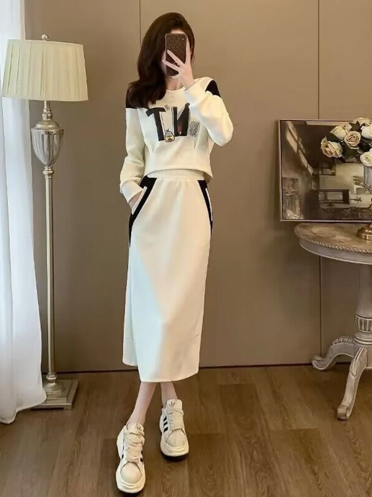 

Elegant Korean Style Two-Piece Set Slimming Fashionable Skirt Concealing Meat Youthful Looking 2024 Autumn Season Polyes...