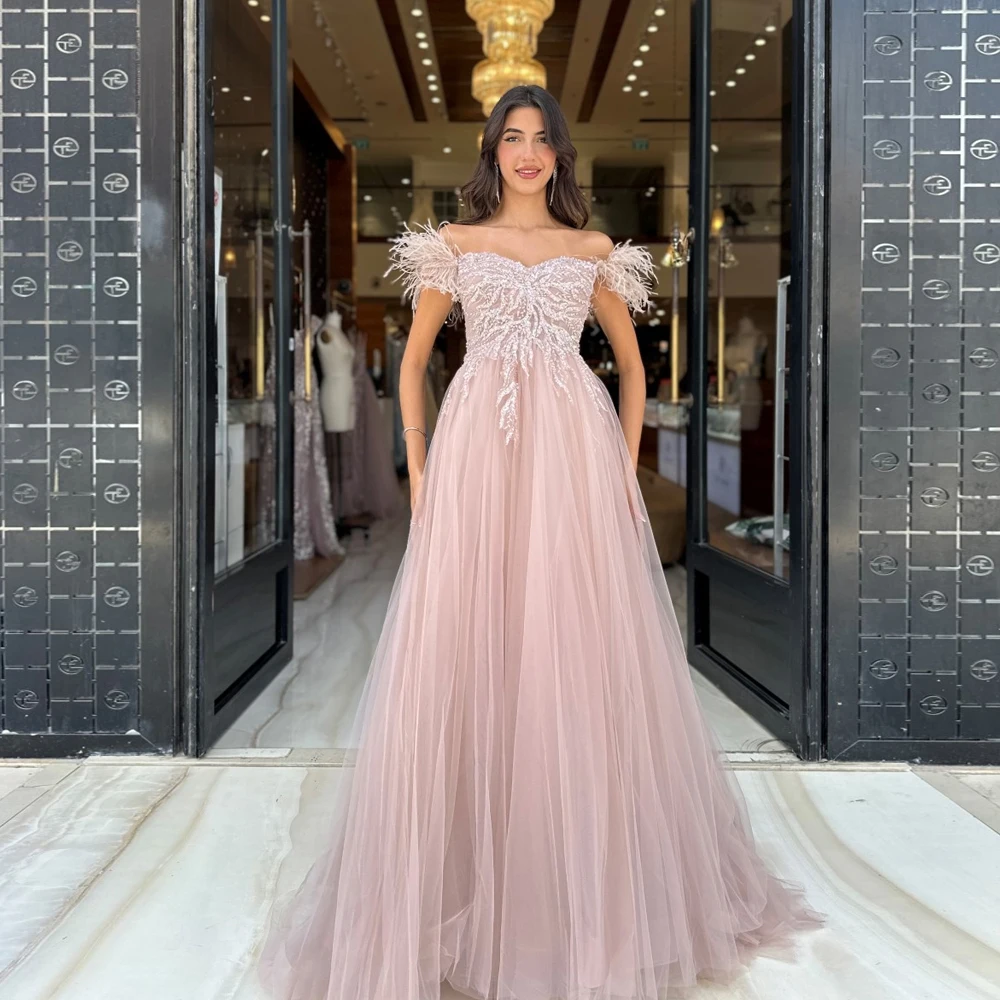 

Pink Off Shoulder Evening Dresses Sweetheart Neck Prom Dress Feather Beading Party Gowns Floor Length Tulle A-Line فساتين السهرة