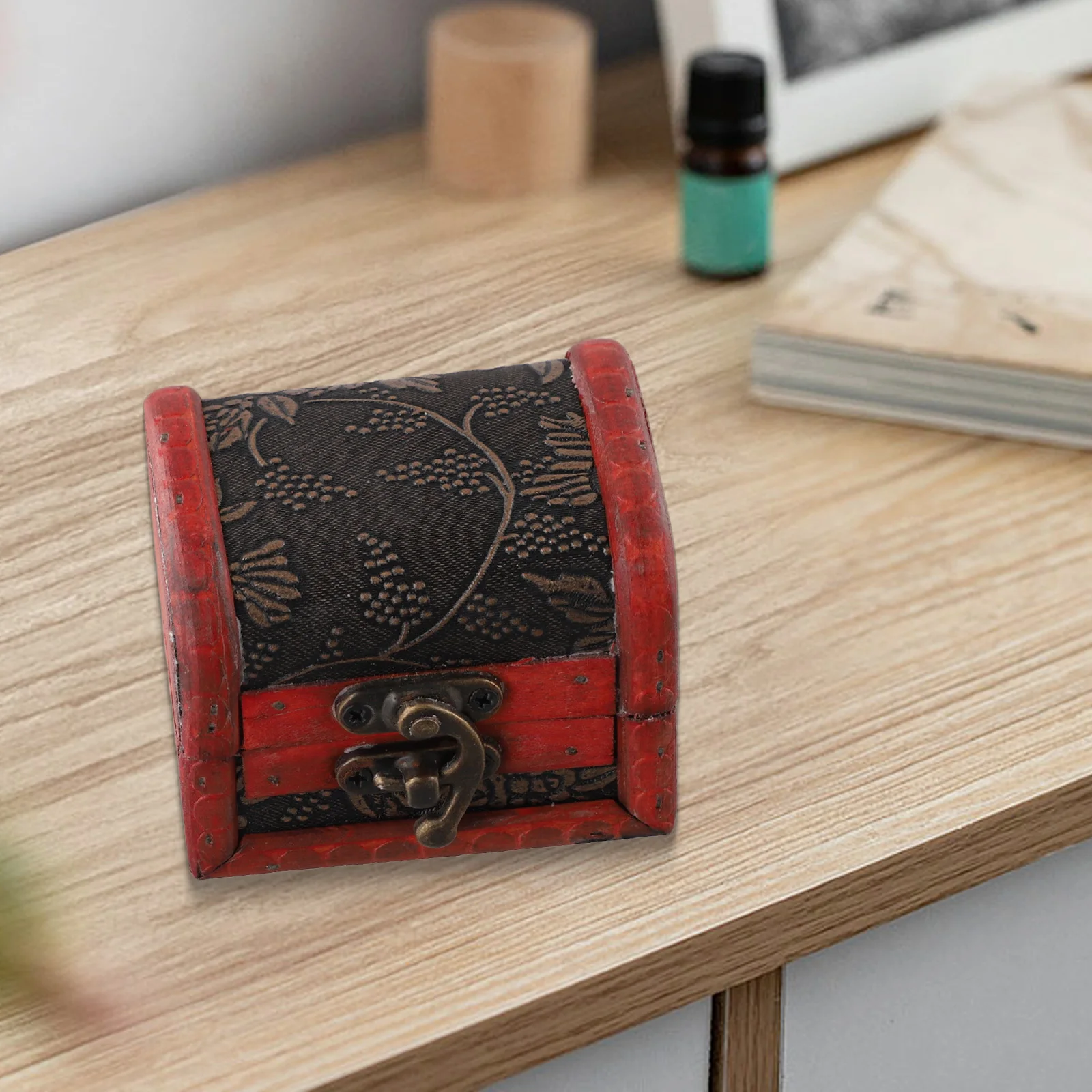 Wooden Treasure Chest Jewelry Box Vintage Storage Wooden Box Elegant Antique Wooden Box for Storing Precious Objects