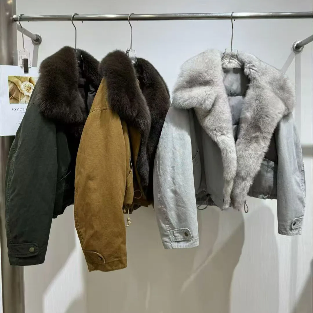 سترة جلدية بياقة من فرو الثعلب للنساء شتوية بيضاء من أوزة أسفل سترة منتفخة على طراز الدراجة النارية