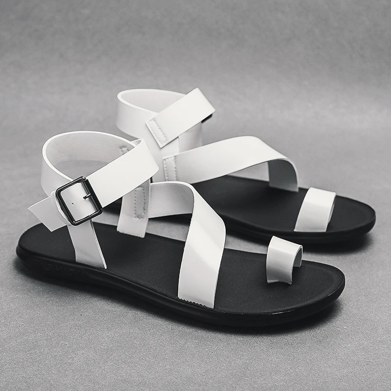 Summer Men Fashion Beach Shoes Black and White Flat Heels High Quality Outdoor Sandals Classic Fashion Versatile Men Sandals