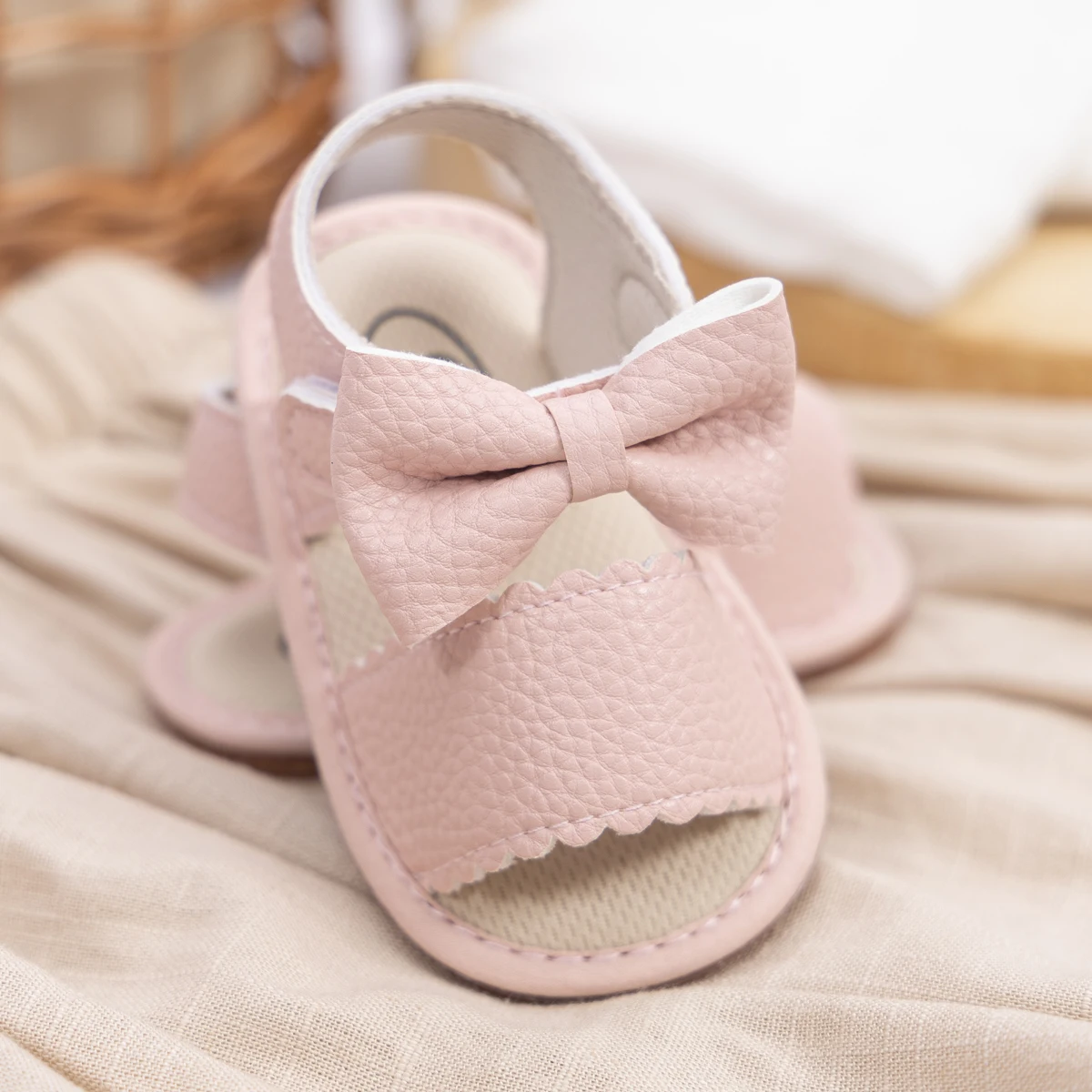 صنادل مطاطية ناعمة ضد الانزلاق ، أحذية للأولاد والبنات ، فستان بعقدة فراشية ، مسطح من 0-18 شهرًا ، شبشب شاطئ ، مشاية أولى ، أحذية سرير ، صيف