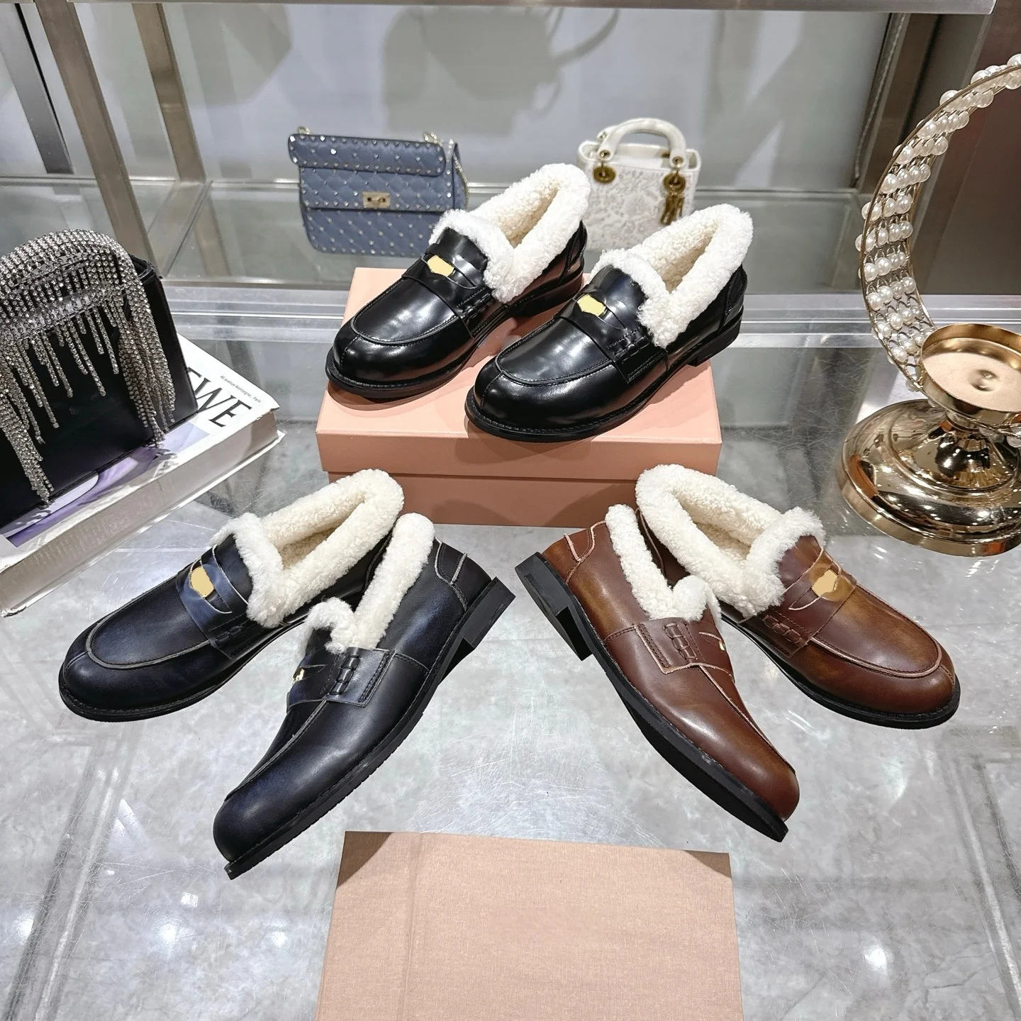 

2025 Wool Warm Loafers for Women, Leather Slip-On Shoes, Fashionable British Style, Mid-Heel, Chunky Heel, Furry Women's Shoes