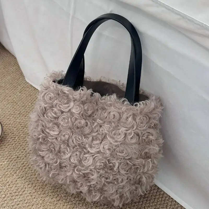 デザインファッションエレガントふわふわトップハンドルバッグソリッドオールマッチY2k美的財布とハンドバッグ女性クラッチ日本製