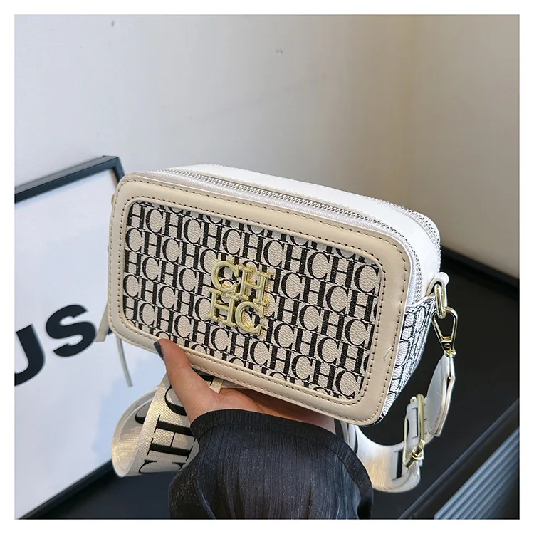 

Women's Urban Minimalist Niche New Arrival - On-Trend Fashionable Small Shoulder Crossbody Handbag