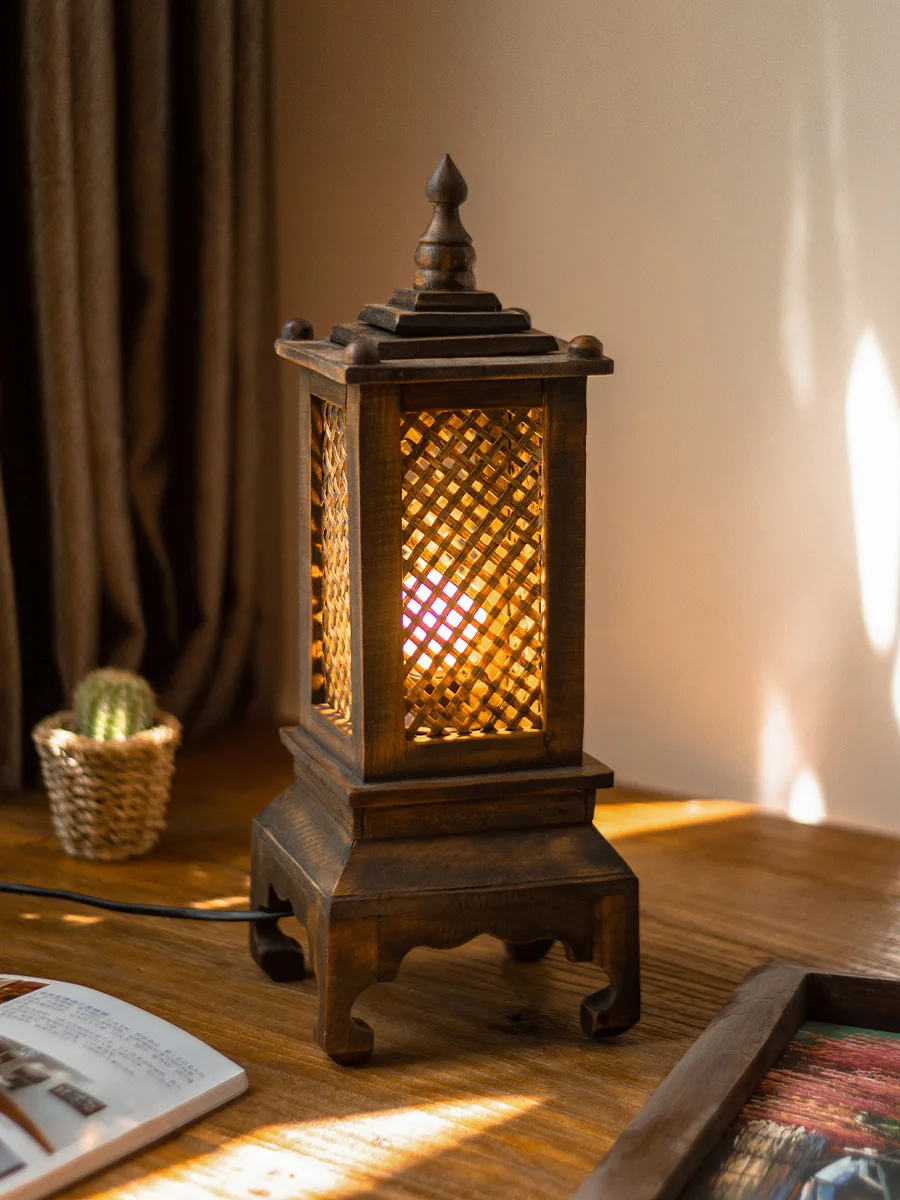 Southeast Asian style Thai antique style lamps and lanterns in bedrooms, solid wood bedside lamps, Thai retro night lights, bamb