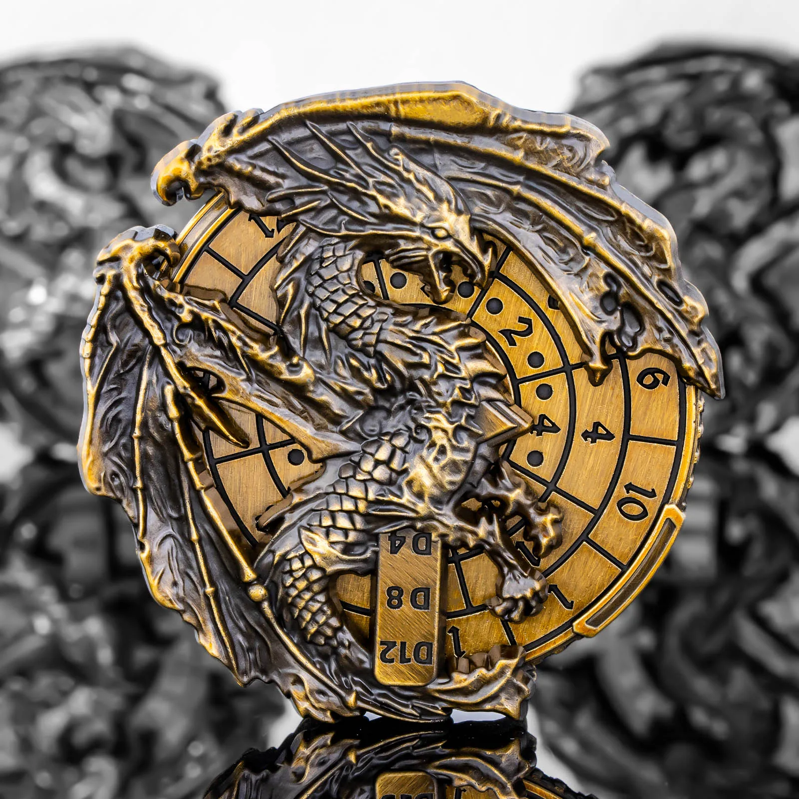 

DnD 7-в-1 металлический гироскоп на кончиках пальцев, рулетка-спиннер, игральные кости Dungeons & Dragon, ролевые игры, настольная игра Giftngeon {Желтый}