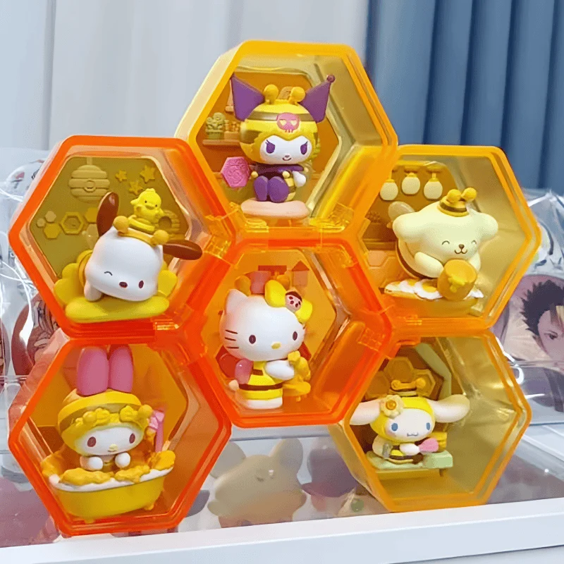 

Подлинная аниме Sanrio Family Buzzing Party слепая коробка Hellokitty Melody Kuromi Pudding Dog Pochacco Mystery Box игрушка-сюрприз в подарок