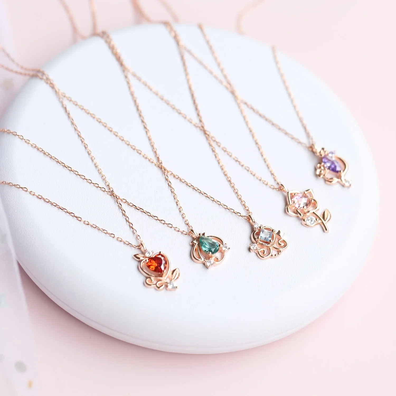 

Disney Princess Series Necklace Rose Gold Jewelry Snow White Rapunzel Ariel Cinderella Belle Sweet Lovely Girl Fashion Gift