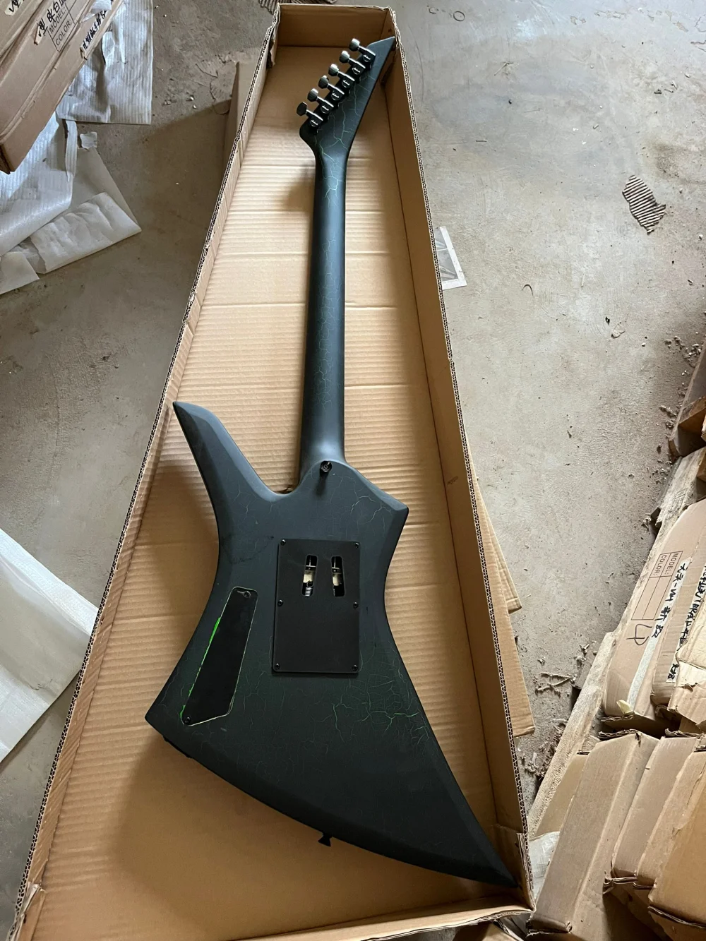 Black Body Electric Guitar with Rosewood Fretboard,Black Hardware,Provide customized service view 4