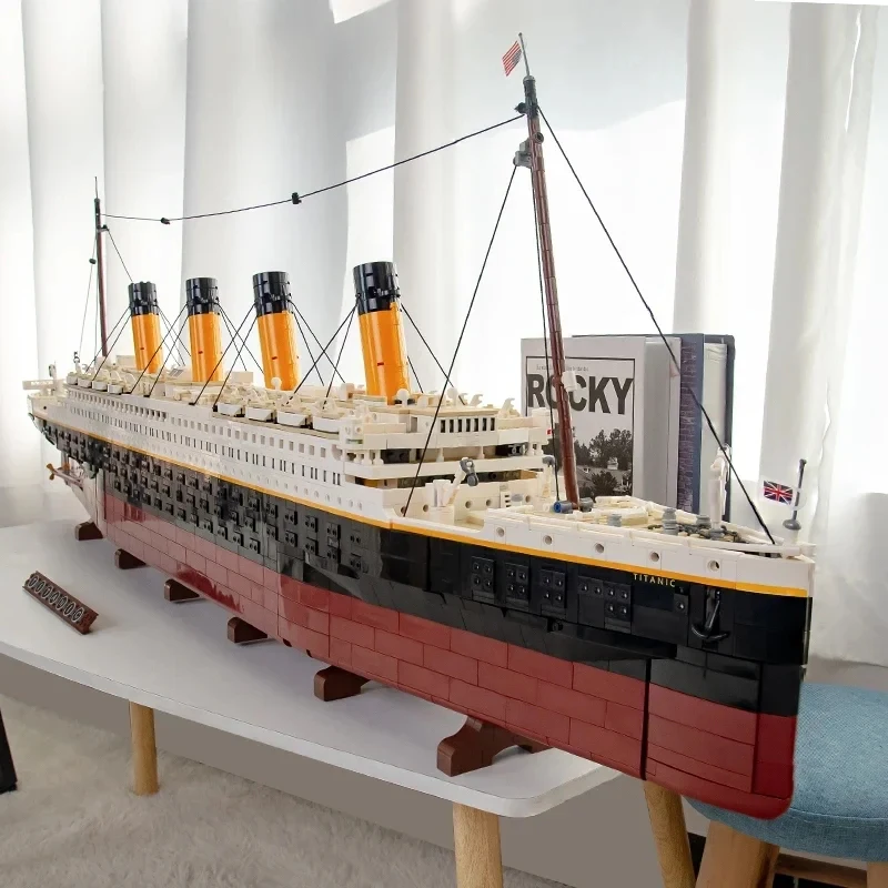 Classic movie 9090pcs giant Titanic cruise ship model building blocks home furnishings assembling toys birthday gifts