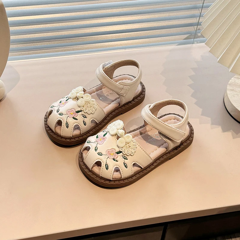 Girl Princess Dress Sandals Summer Chic Children Embroidery Hanfu Sandals Fashion Sweet Flower Kids Cut-outs Flat Sandals Soft