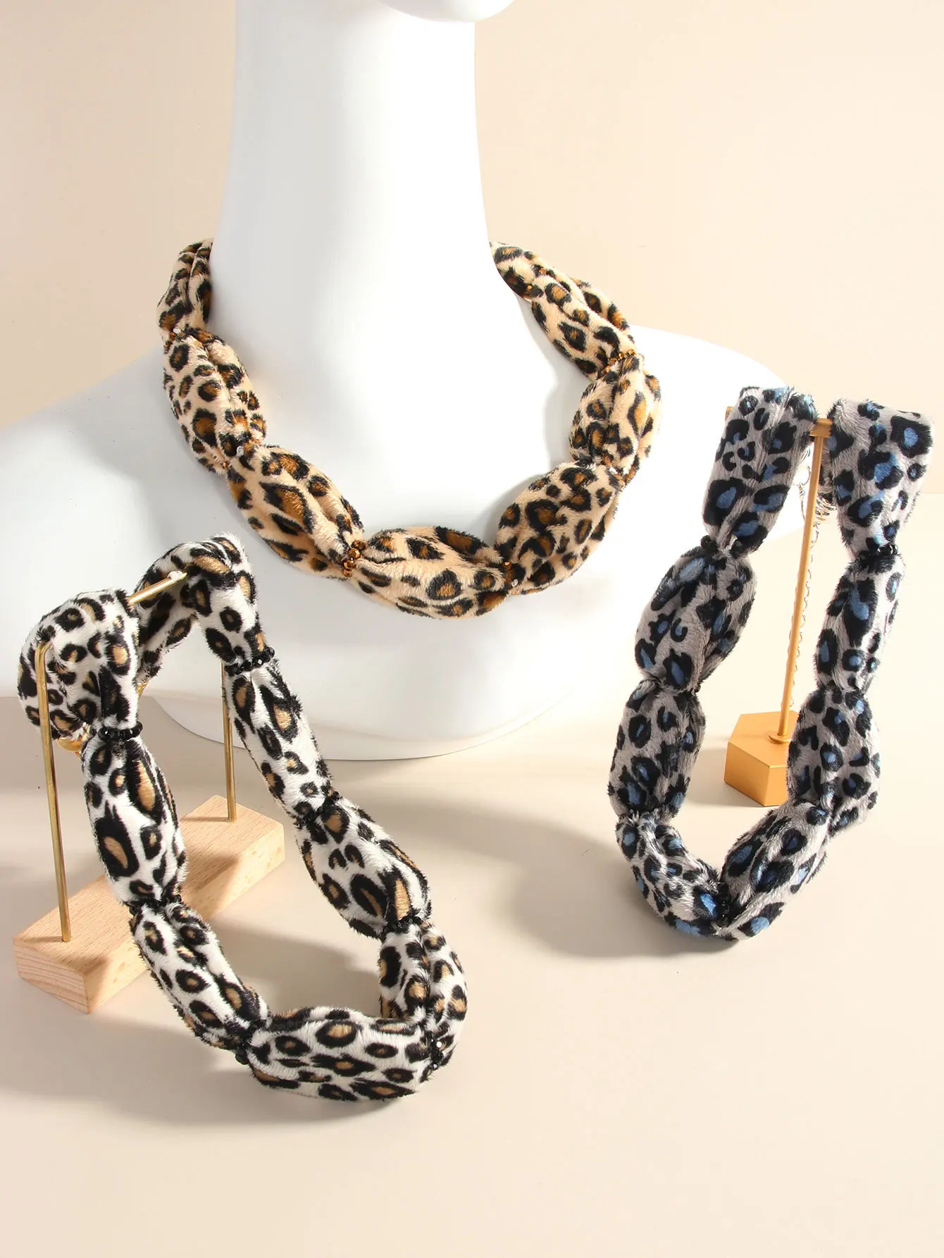 

Geometric Exaggerated Leopard Print Necklace for Women Girls Velvet Cloth Collar Choker Accessories Fashion Jewelry