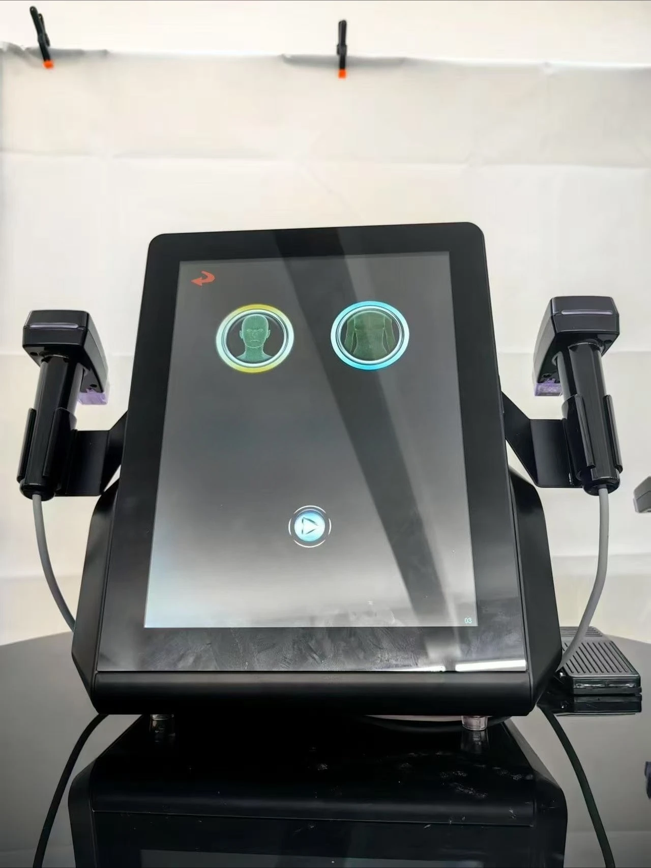 เครื่องมือดูแลผิวหน้าและผิวกาย Morpheus 8 RF ระดับมืออาชีพ สำหรับการยกกระชับผิวอย่างล้ำลึก พร้อมหัวเข็มนาโน 12, 24 และ 40 แบบ