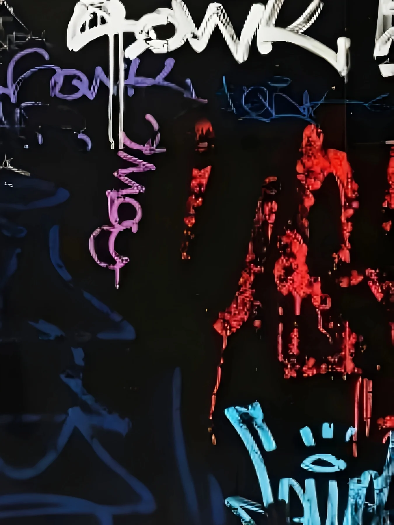 المجموعة الرجالية الجديدة لصيف 2025 هي طباعة جرافيتي ثلاثية الأبعاد عصرية وناعمة ومريحة وقابلة للتنفس