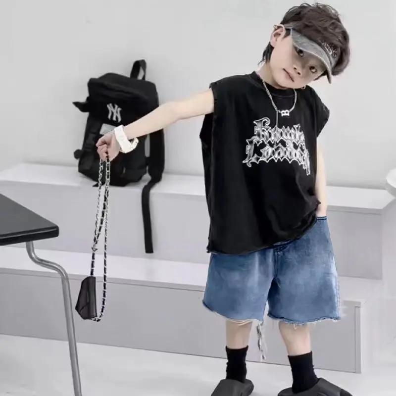 Boys' Summer Suit 2024 New Korean Version Cool And Stylish Children's Casual Short Sleeved T-shirt Design Jeans Two-piece Set