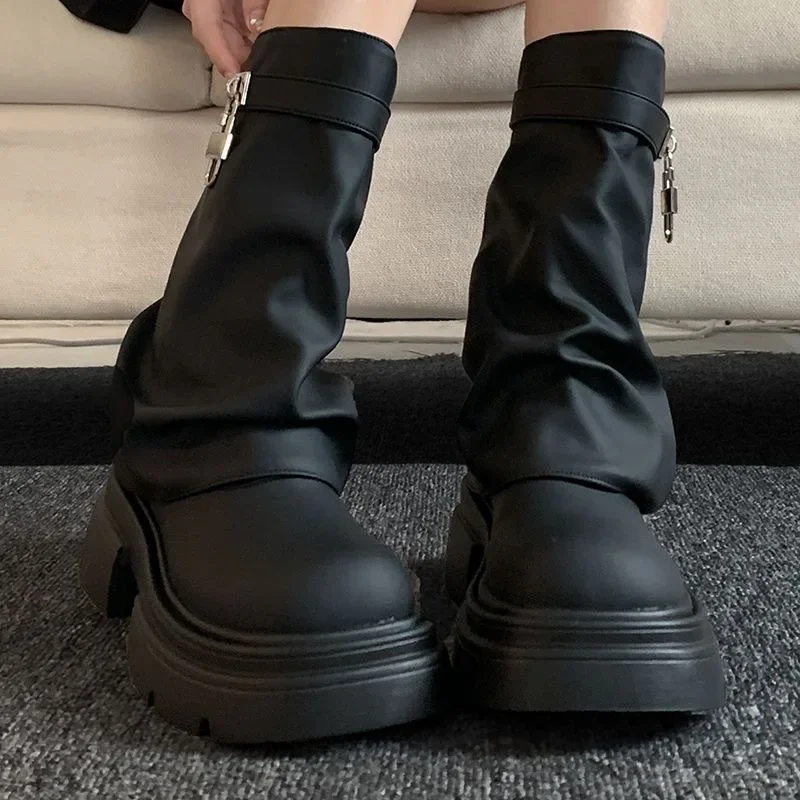 Niche High Aesthetic Black Metal Buckle Design Short Boots 2024 Autumn New Arrival Round Toe Thick Bottomed Tube Boots