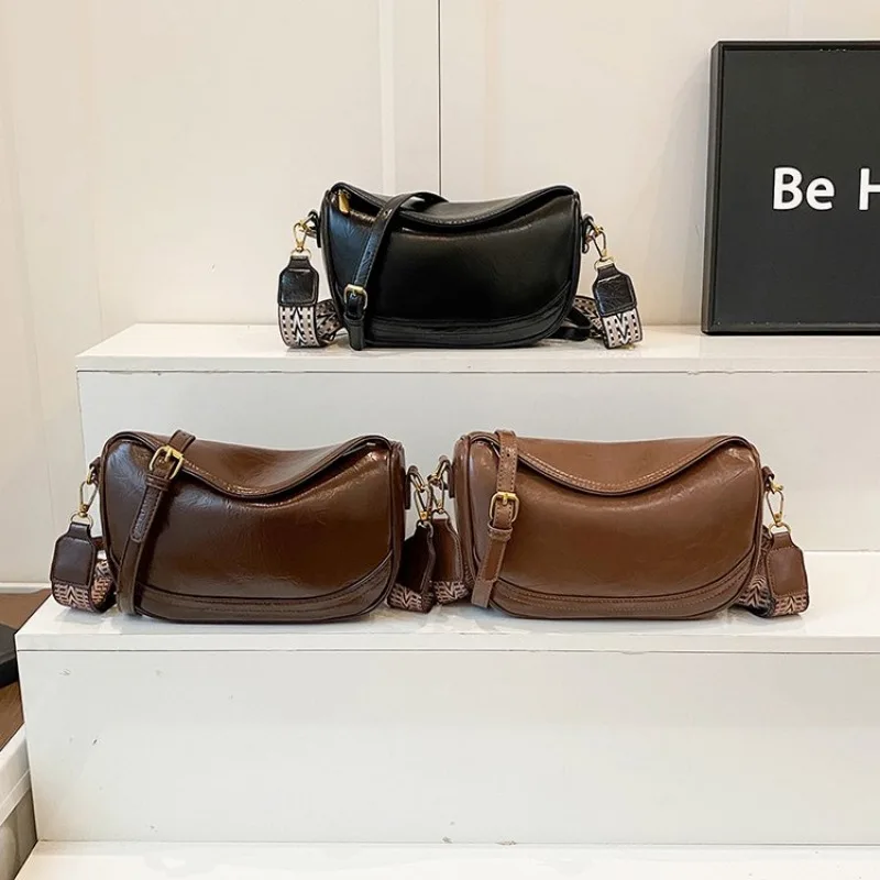 

Minimalist Luxury Crossbody Satchel For Women Designer Leather Large Capacity Diaper Bag Elegant Commuter Stylish Solid Color