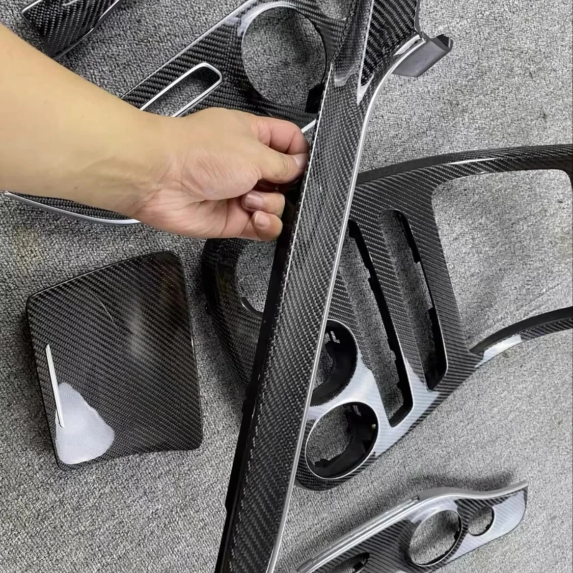 

Suitable for E63S W213 interior door trim console panel carbon fiber material W213 interior