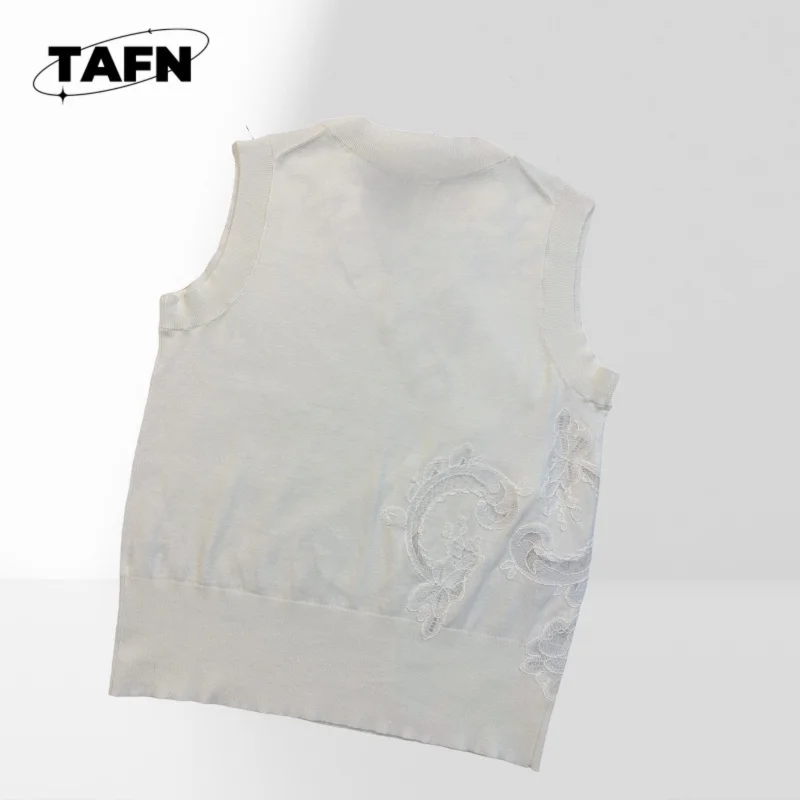 Beautiful Simple Graceful Trendy Sleeveless Winter Jacket for Women in Fashionable Colors  Cold Weather Adventures AF2301