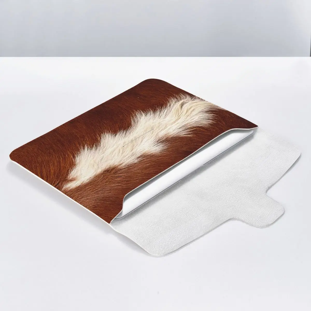 Stylish Cow Fur Cowhide Texture Cow Skin Print PU Leather Horizontal Laptop Sleeve Shockproof Soft Lining Notebook Case 13 Inch