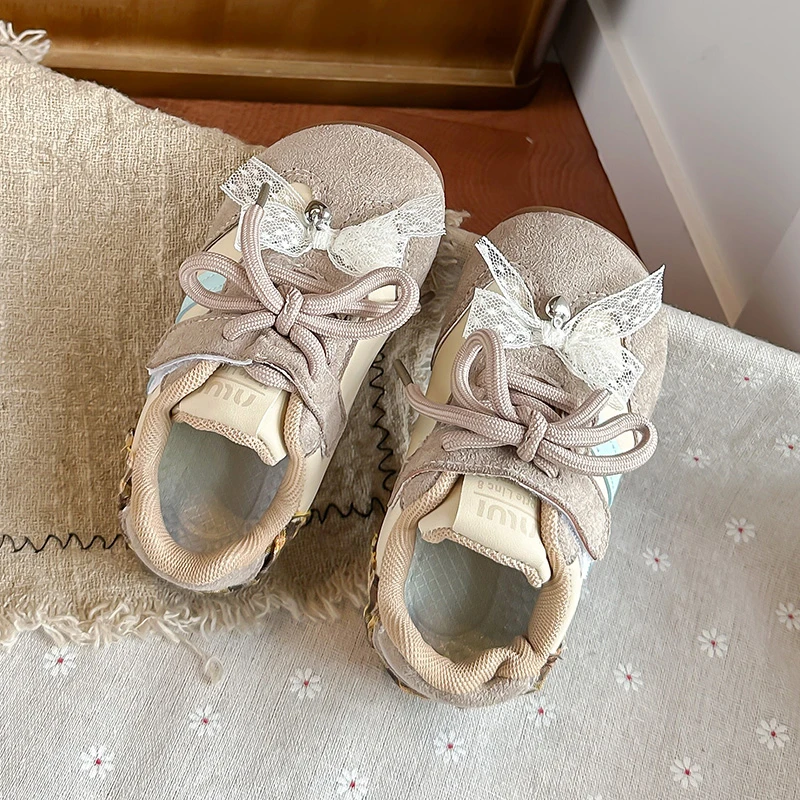 Girls Retro Casual Sneakers, Lace Bow Heart Pendant Decor Hook‑and‑Loop Strap Lace‑Up Soft Non‑Slip Sole Sweet Toddler