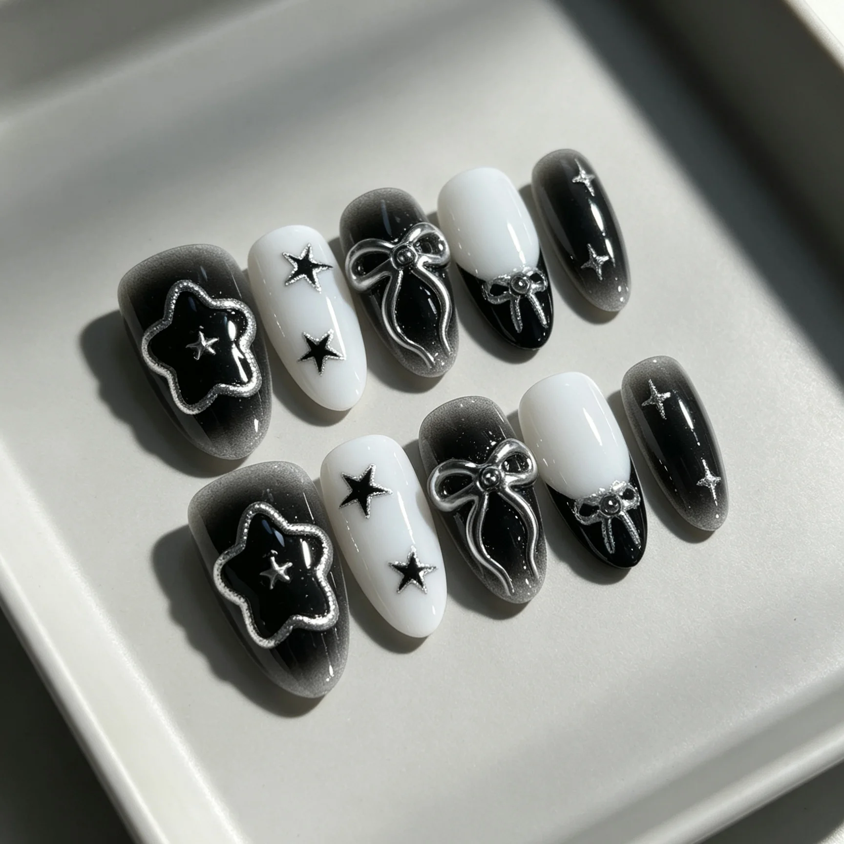 10 Pieces of Hand Pressed Almond Shaped Nails, Beautiful Fake Nails, Simple Black and White Stars, Suitable for Women to Use