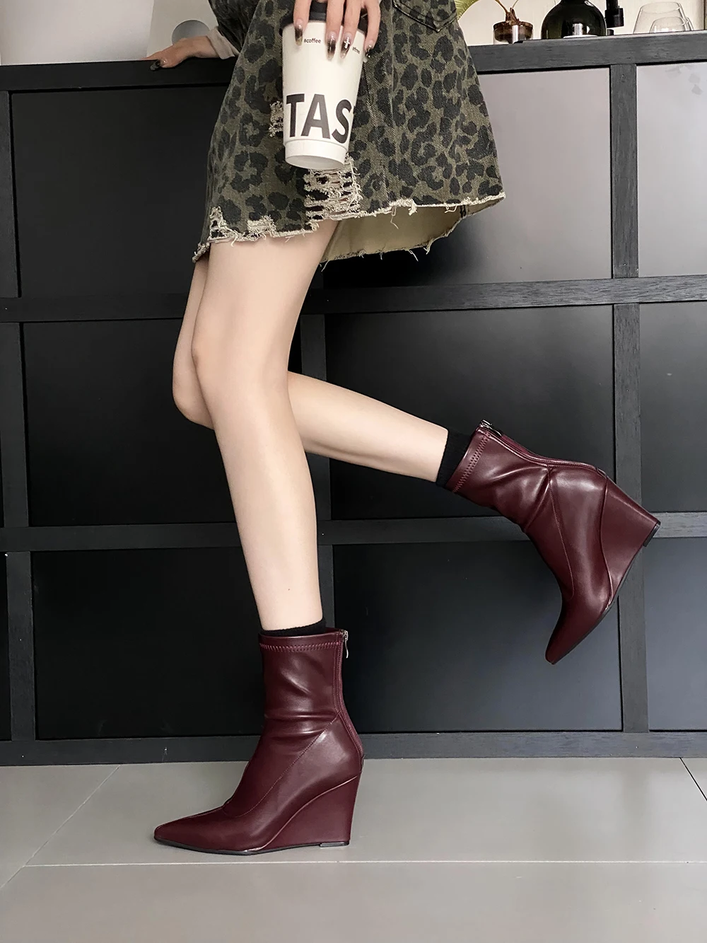 Pointed Toe Women Ankle Boots Wedge High Heels Back Zipper Winter Chelsea Botas Short Bootie Wine Red/Black/Brown Fashion Pumps